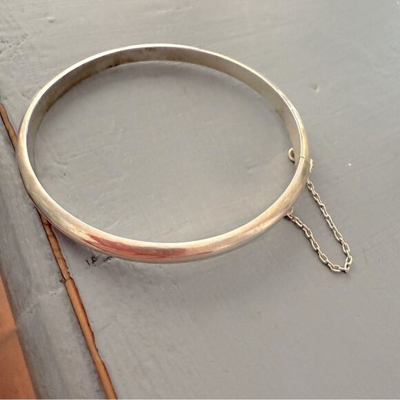 925 Sterling Silver Bangle Bracelet with Safety Chain - Picture 3 of 6